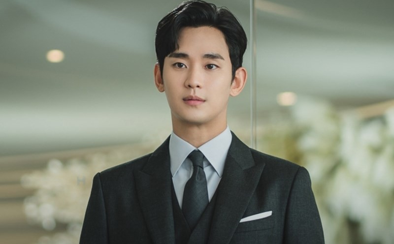Kim Soo Hyun được bắt gặp 'gầy gò và tiều tụy' hậu scandal