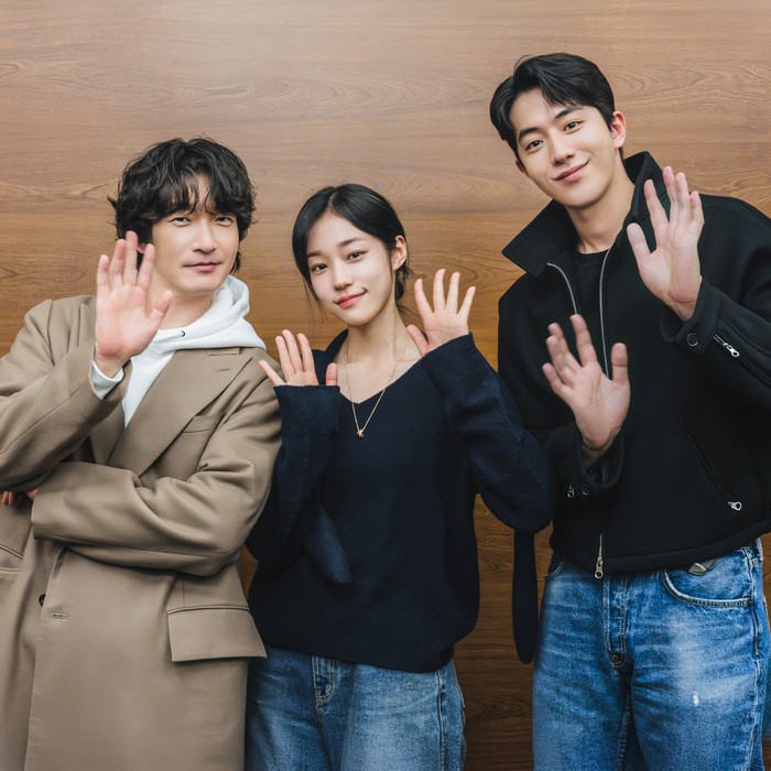 'The East Palace' của Nam Joo Hyuk tung poster đầy ma mị trước thềm ra mắt