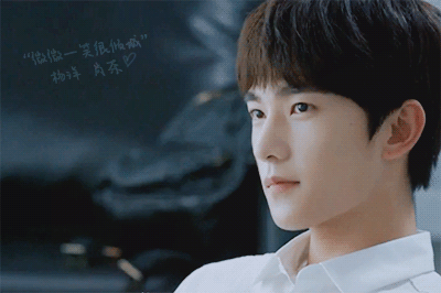 GIF] Soái ca áo trắng Dương Dương trong Yêu em từ cái nhìn đầu tiên | Diễn  viên, Ems