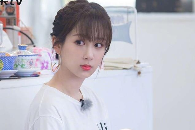 Sao nữ Hoa ngữ khi để tóc mái: Dương Tử liệu có một màu, Địch Lệ Nhiệt Ba gần gũi thấy lạ
