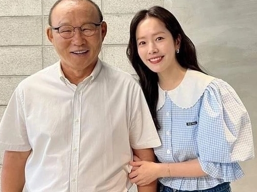 Nữ diễn viên Hàn Quốc chụp hình cùng HLV Park Hang Seo: Sự nghiệp trong sạch không 1 scandal
