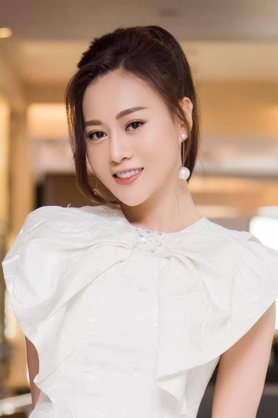 Phương Oanh của 'Hương vị tình thân' chủ động rút khỏi đề cử VTV Award