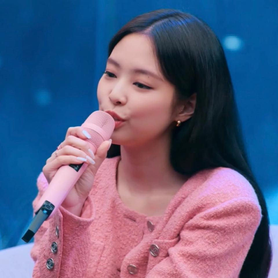 BlackPink xinh đẹp kiều diễm, tụ họp đông đủ trình diễn bản hit 'Stay'