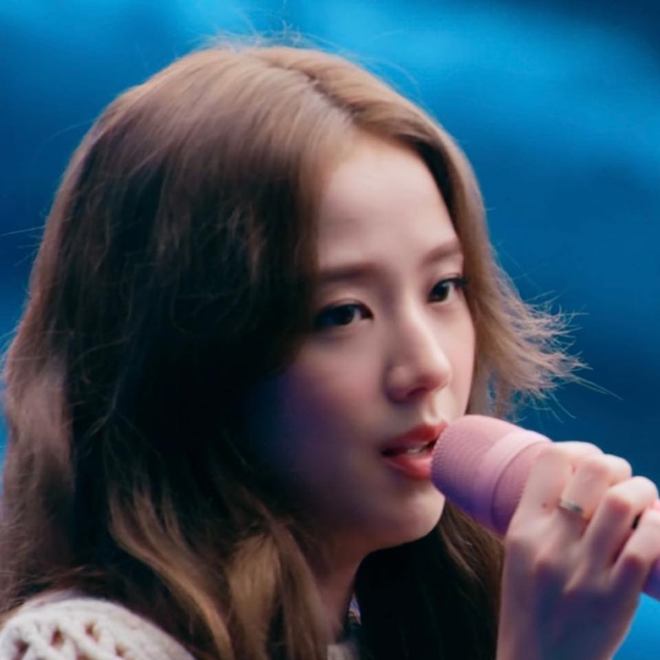 BlackPink xinh đẹp kiều diễm, tụ họp đông đủ trình diễn bản hit 'Stay'