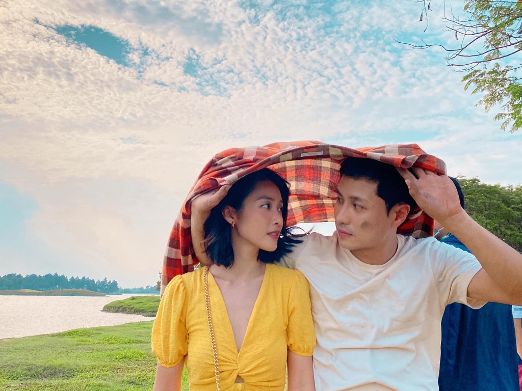 Thanh Sơn và Khả Ngân phản ứng ra sao trước nghi ngờ 'phim giả tình thật'?