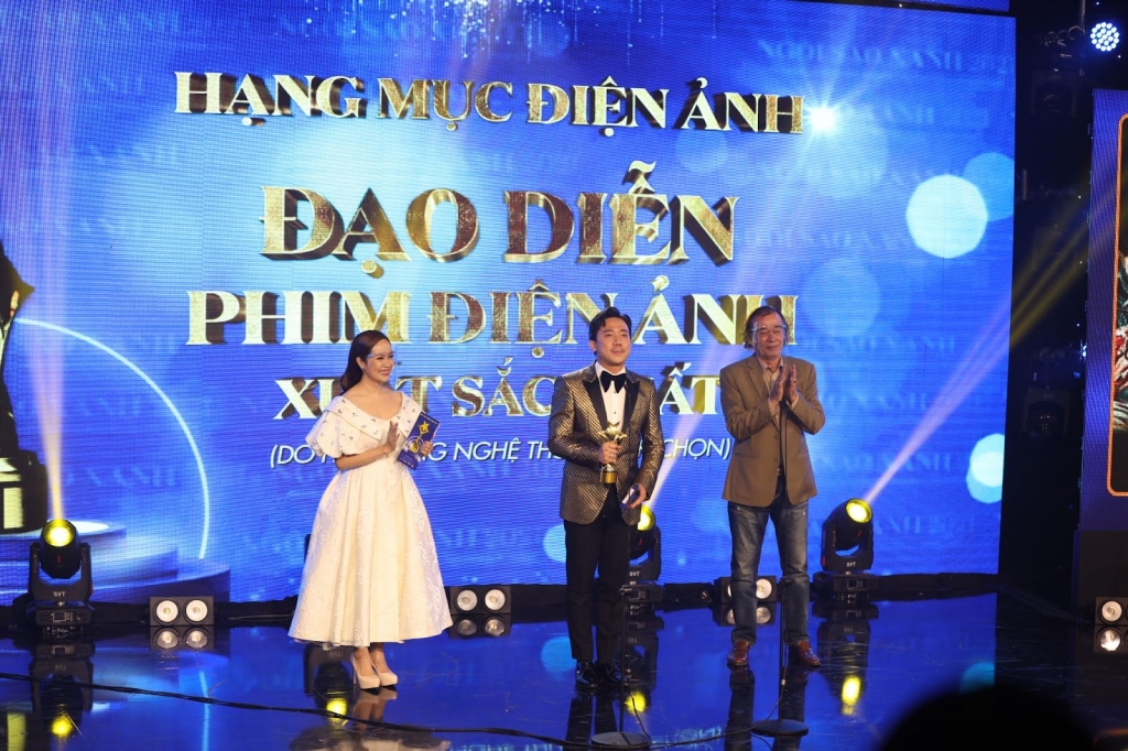 'Ngôi sao xanh': Sự cống hiến thầm lặng của những người đứng phía sau ống kính