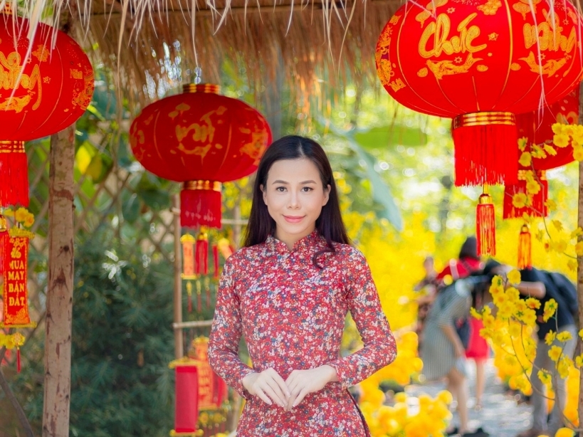 Hoa hậu Oanh Lê gợi nhớ về hình ảnh quê nhà qua bộ ảnh đón Tết
