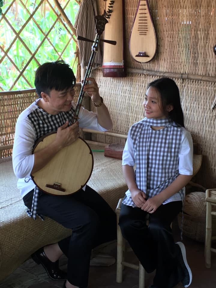 ngoc nu dan ca duong nghi dinh song ca cung nhac si son ha trong mv moi