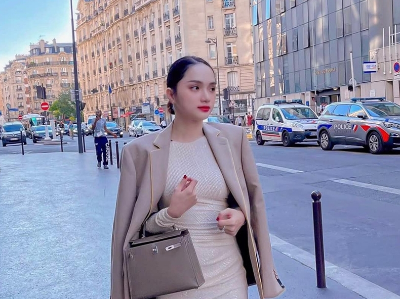 Hương Giang cùng Hoa hậu Tô Diệp Hà diện cây hàng hiệu sang chảnh tại Pháp