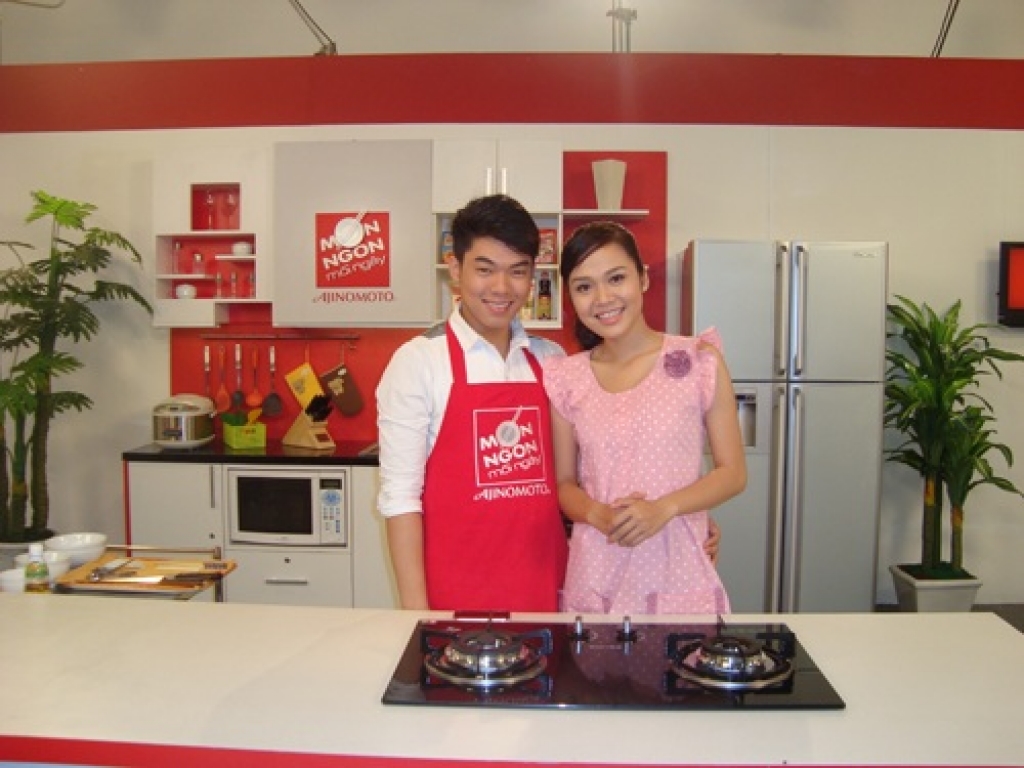 hotboy cua mon ngon moi ngay tu dao keo lam bep den dao keo lam dep