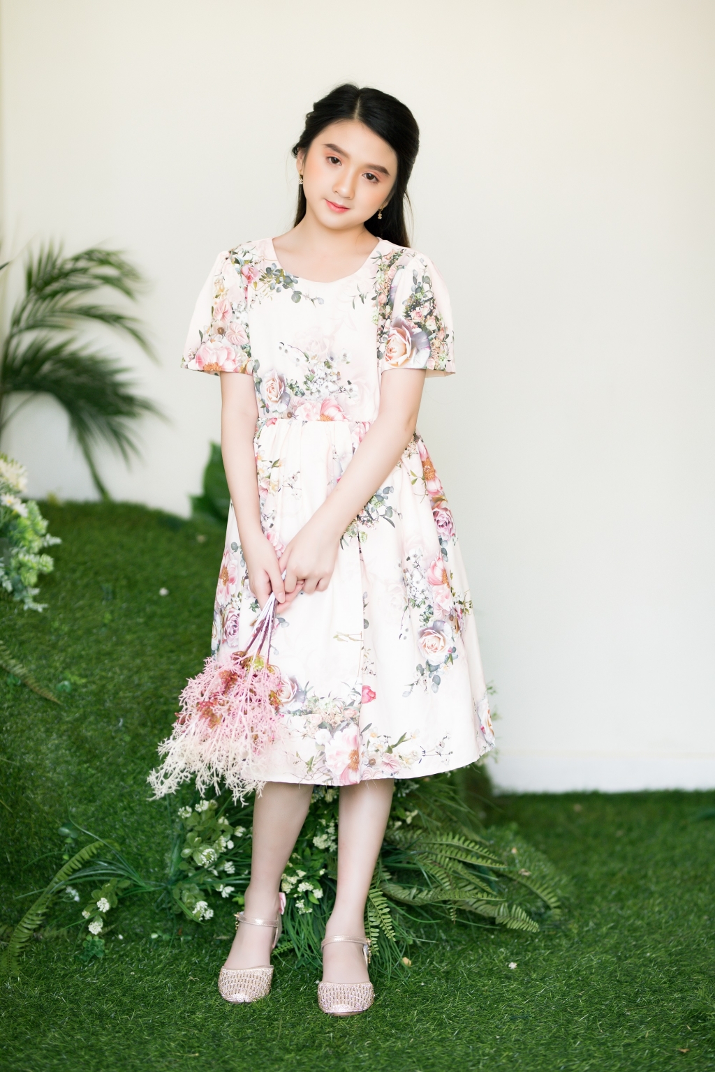 xuat hien ban sao nhi cua hoa hau huong giang