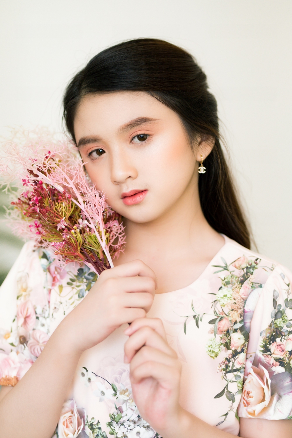 xuat hien ban sao nhi cua hoa hau huong giang