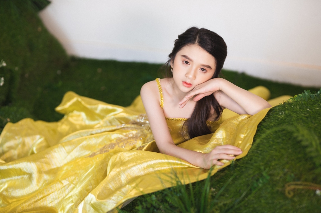 xuat hien ban sao nhi cua hoa hau huong giang