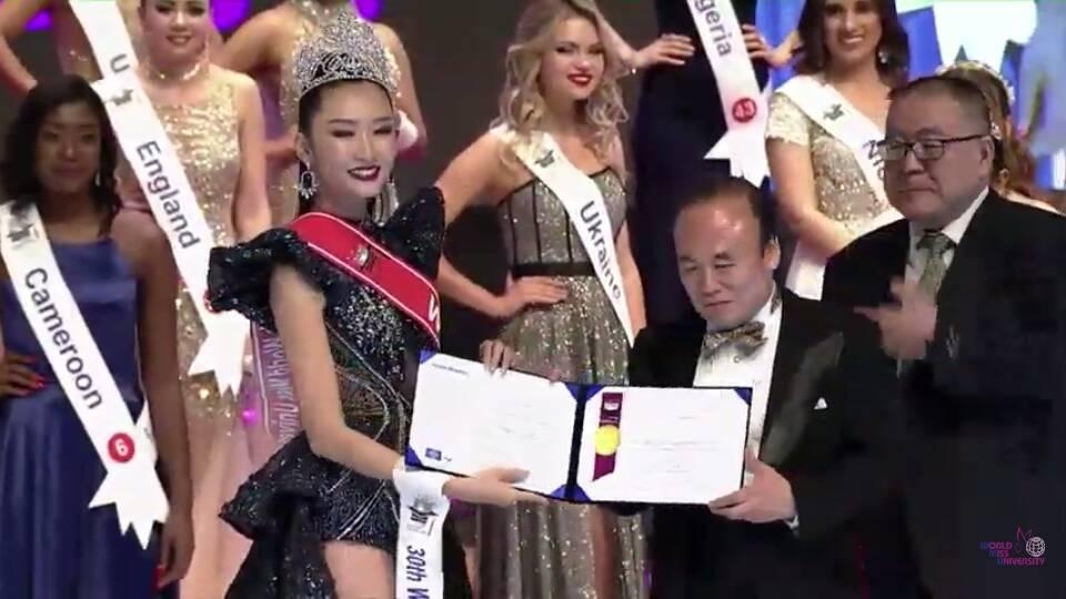 nguoi dep thanh khoa dang quang hoa hau sinh vien the gioi 2019