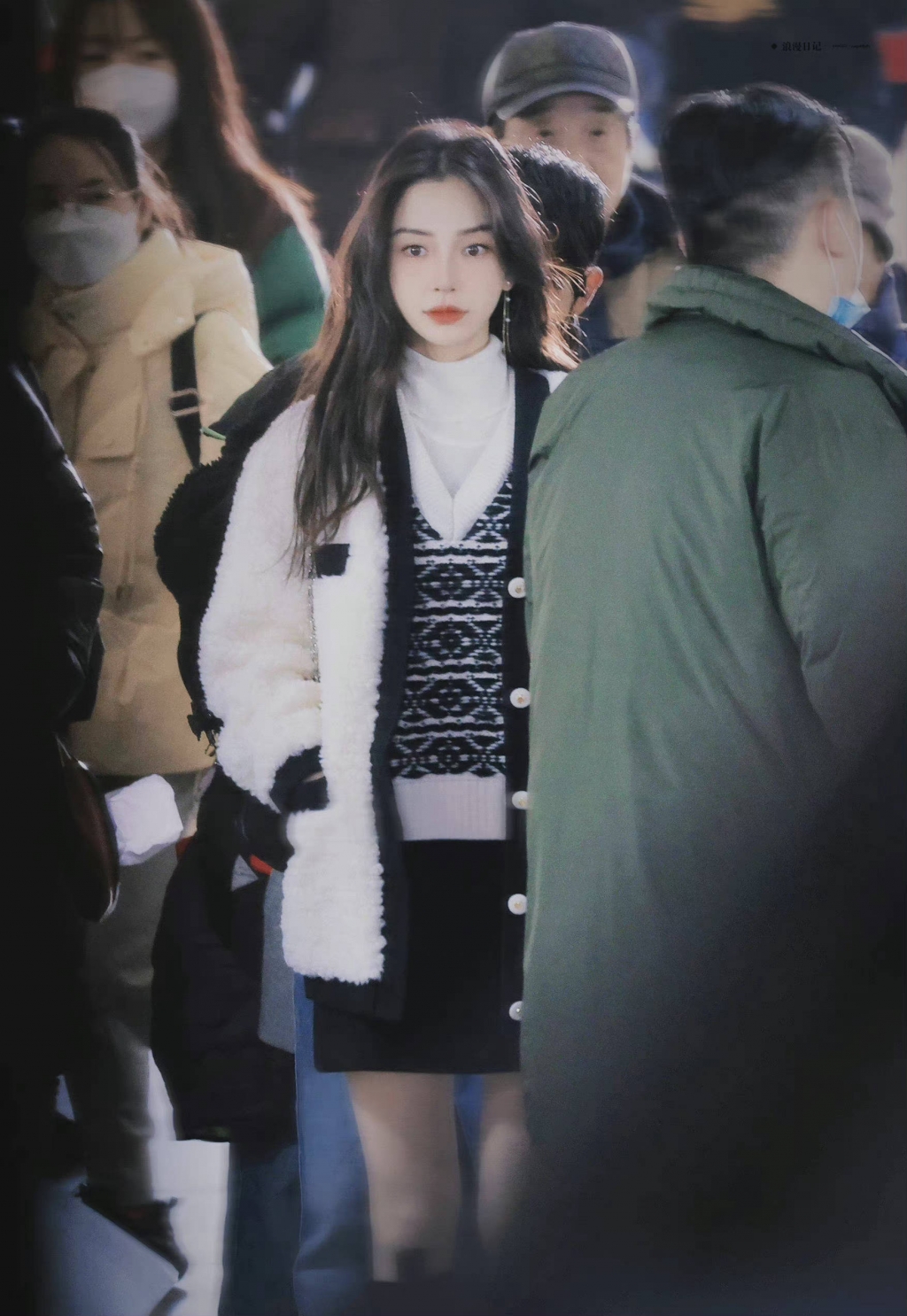 Leak thước ảnh đầu tiên của Nhậm Gia Luân và Angelababy trên phim trường 'Mộ Sắc Tâm Ước'