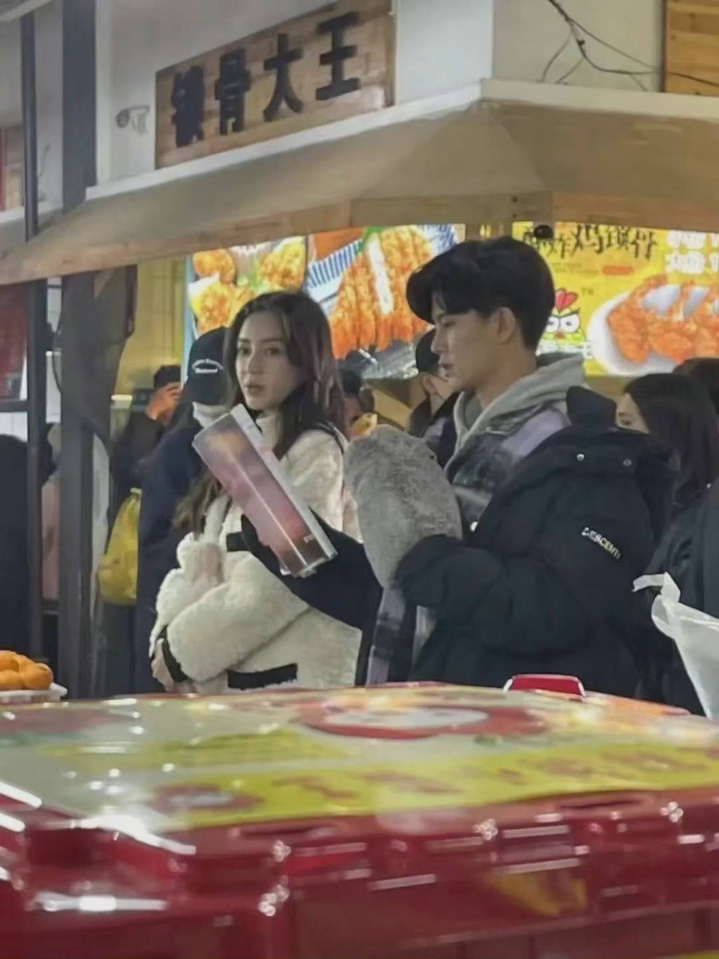 Leak thước ảnh đầu tiên của Nhậm Gia Luân và Angelababy trên phim trường 'Mộ Sắc Tâm Ước'