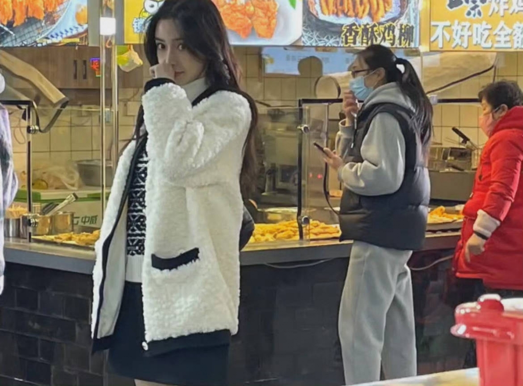 Leak thước ảnh đầu tiên của Nhậm Gia Luân và Angelababy trên phim trường 'Mộ Sắc Tâm Ước'