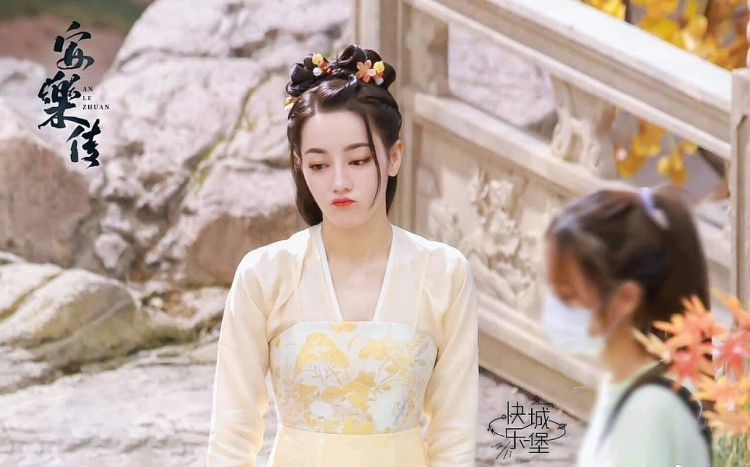 Địch Lệ Nhiệt Ba xinh xắn trong loạt tạo hình khác lạ tại phim trường 'An Lạc Truyện'