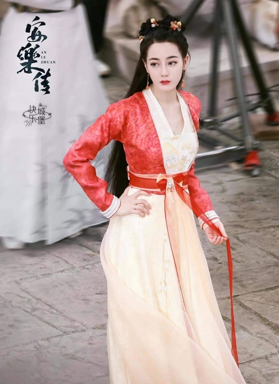 Địch Lệ Nhiệt Ba xinh xắn trong loạt tạo hình khác lạ tại phim trường 'An Lạc Truyện'