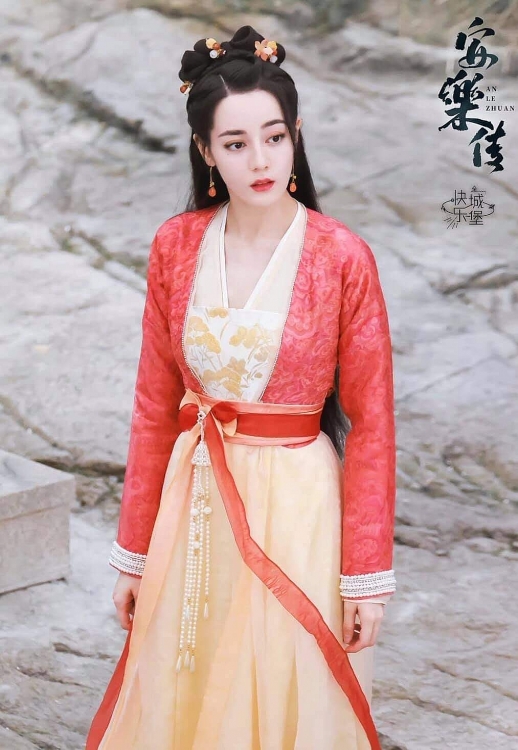Địch Lệ Nhiệt Ba xinh xắn trong loạt tạo hình khác lạ tại phim trường 'An Lạc Truyện'