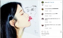 IU bất ngờ đăng tải bức tranh Sulli vẽ tặng lên Instagram