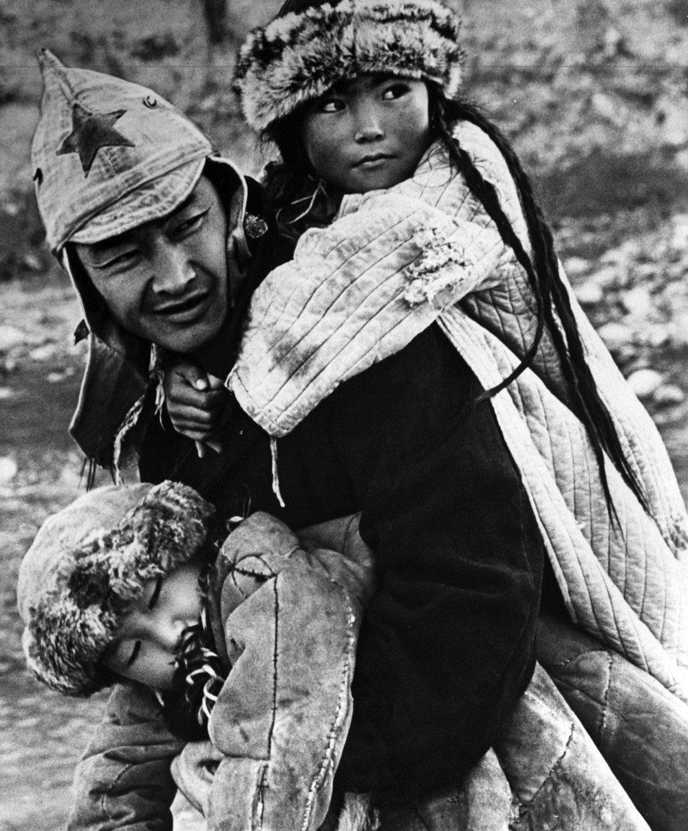 Cảnh trong phim Người thầy đầu tiên năm 1965, chuyển thể từ tiểu thuyết cùng tên của nhà văn Chinghiz Aitmatov