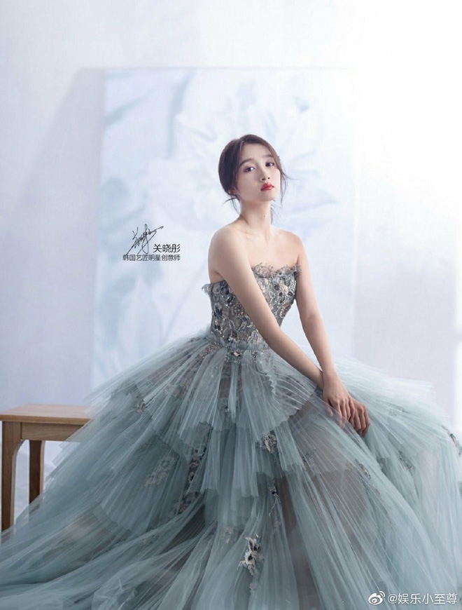 Sao Hoa Ngữ làm cô dâu, Angela Baby, Địch Lệ Nhiệt Ba hay Triệu Lộ Tư... đẹp nhất?