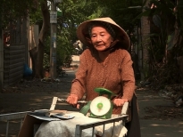 NSƯT Phi Điểu lấy nước mắt khán giả với vai bà mẹ nghèo, nhặt ve chai nuôi con
