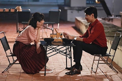 Hé lộ nụ hôn điện ảnh đầu tiên của Thu Trang và Kiều Minh Tuấn trong 'Chìa khóa trăm tỷ'