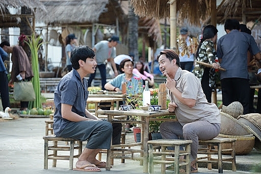 Hé lộ nụ hôn điện ảnh đầu tiên của Thu Trang và Kiều Minh Tuấn trong 'Chìa khóa trăm tỷ'