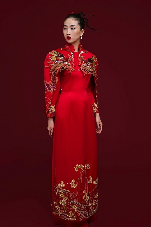 Liêu Hà Trinh đẹp hút hồn với áo dài, sáng tác thơ chúc Xuân bình an