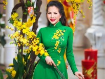 Hoa hậu Lê Thanh Thúy dịu dàng dạo phố đầu năm