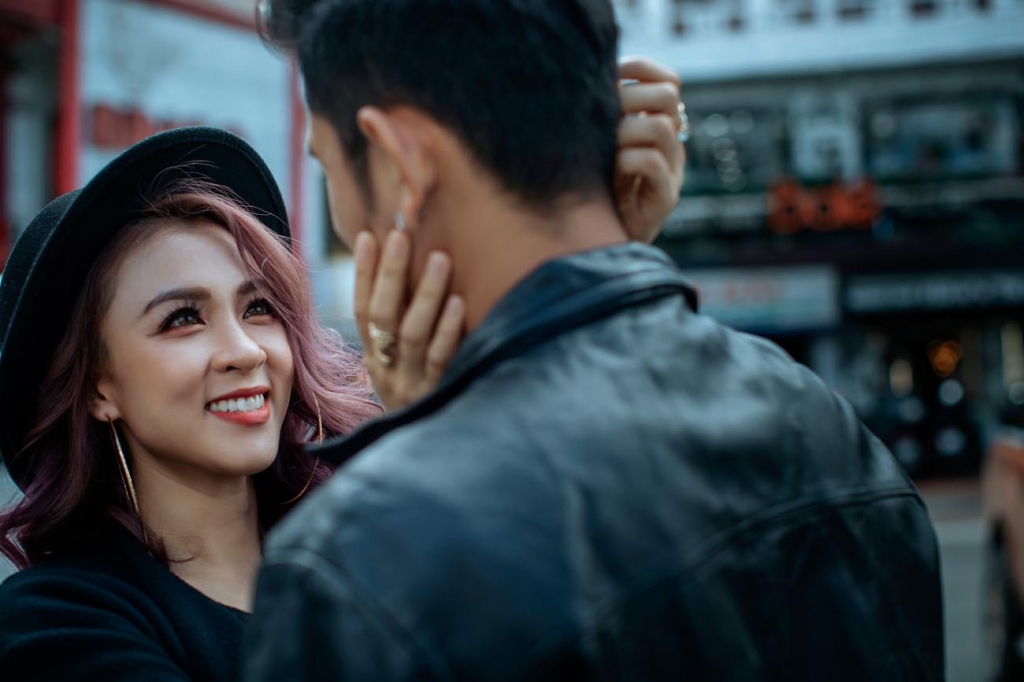 hinh anh tinh tu cua hoa di linh gia thanh vu khien nhieu nguoi nghi ngo