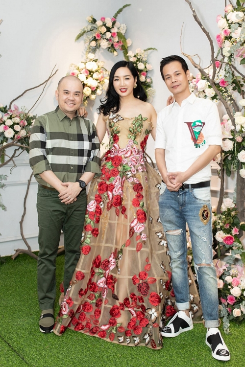 my nhan viet dap diu khoe sac dau xuan cung ntk hoang hai
