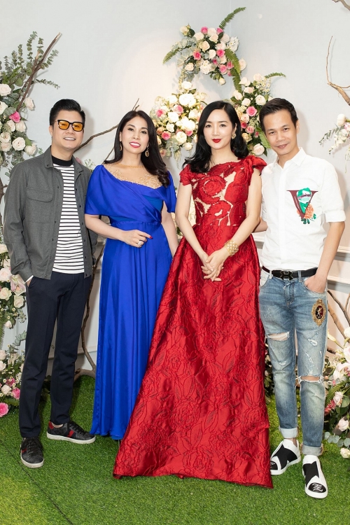 my nhan viet dap diu khoe sac dau xuan cung ntk hoang hai