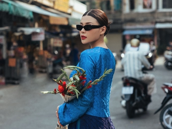 Thúy Diễm xuống phố du xuân với phong cách Sài Gòn xưa