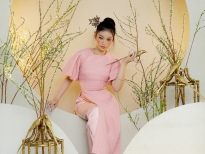 Mẫu nhí Bảo Hà 'mở hàng' làng thời trang hậu Tết với áo dài cách tân của Chung Thanh Phong