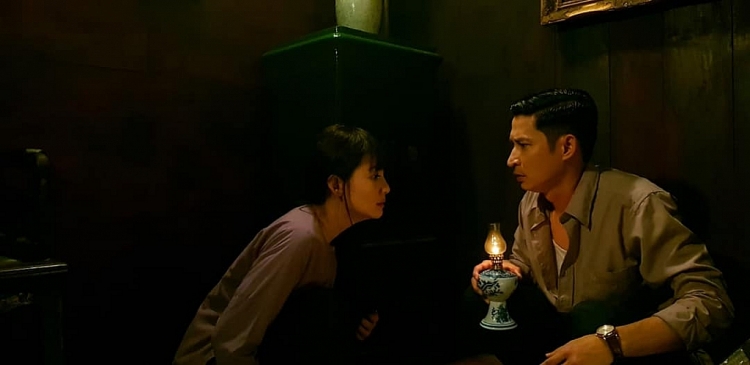 khuon mat ngoc lan bien dang kinh hoang khi bi tat axit trong luat troi