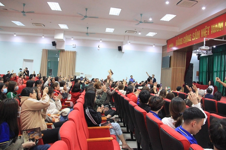 Dù chưa phát hành, Phương Thanh đã 'lỡ miệng' tiết lộ về nhân vật Tú bà trong 'Kiều'