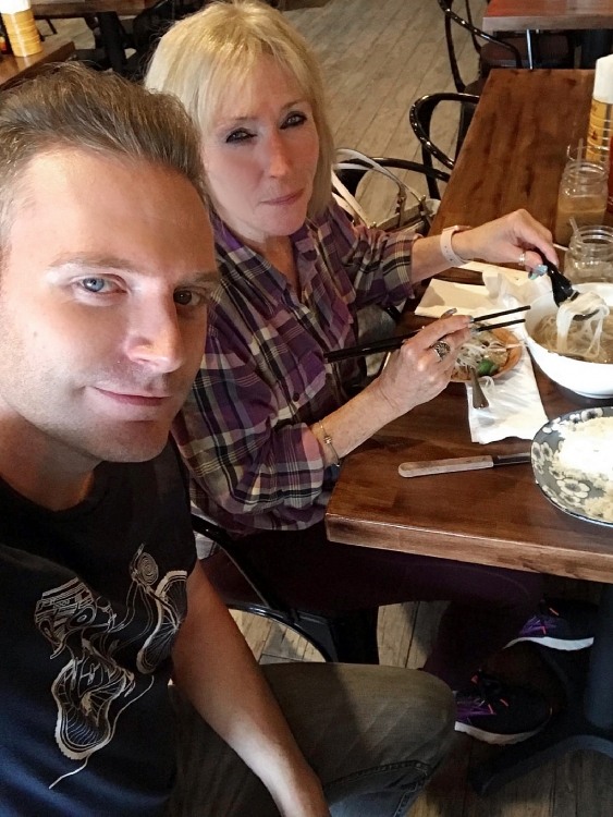 10 năm sống tại Việt Nam, ca sĩ gốc Mỹ - Kyo York tiết lộ không thể nuốt nổi món ăn này