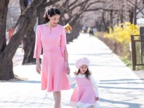 Hoa hậu Hà Kiều Anh dẫn con gái đi ngắm hoa anh đào xứ Hàn