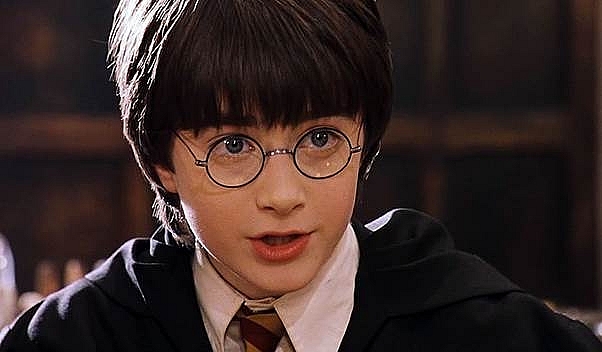 Ôn lại ký ức 'Harry Potter' phần đầu tiên: Xứ sở phép thuật mở ra, màn chọn nhà huyền thoại in sâu ký ức bao thế hệ
