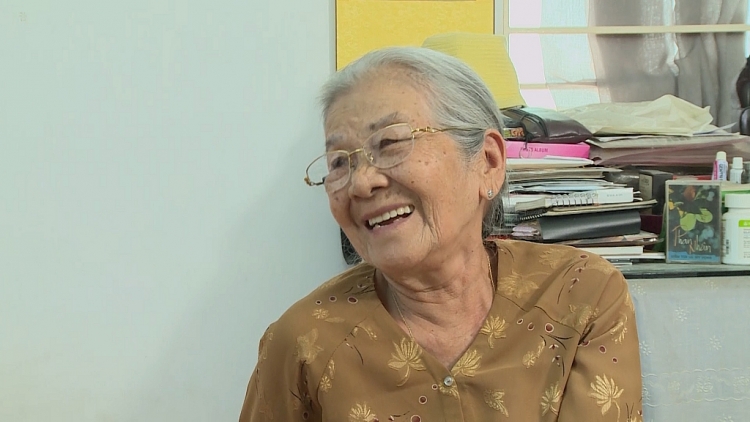 'Gõ cửa thăm nhà': NSƯT Phi Điểu kể chuyện bị tai nạn nhưng vẫn tự lái xe đi diễn ở tuổi 89