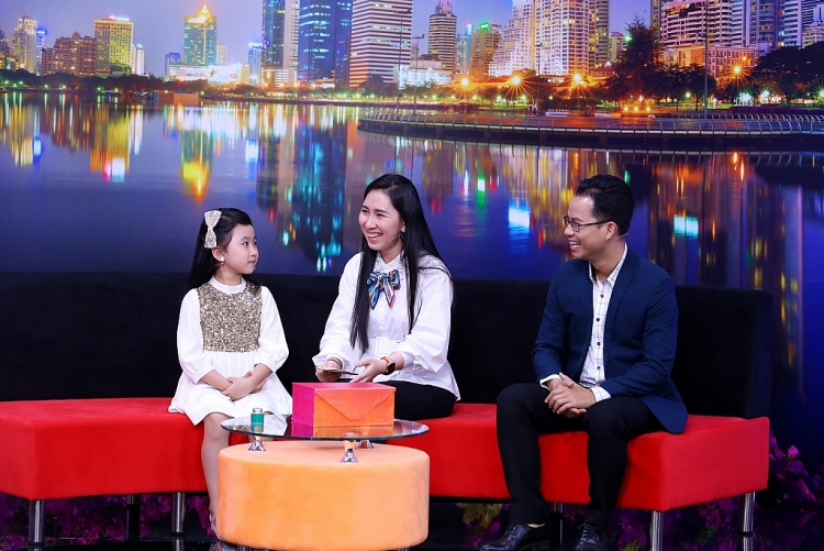 dieu con muon noi bo me ly di co be 7 tuoi hieu chuyen nhu nguoi lon khien oc thanh van cung phai nguong mo