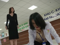 Thúy Ngân khóc đến bầm mắt, tả tơi toàn thân vì những cú tát 'trời giáng' trong 'Cây táo nở hoa'