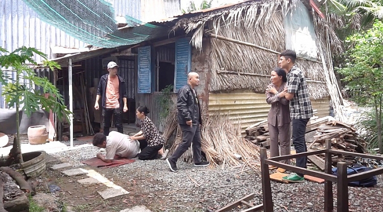 Lương Thế Thành bị giang hồ đánh 'bầm dập' ngay trong tập đầu tiên của 'Bánh mì ông Màu 2'