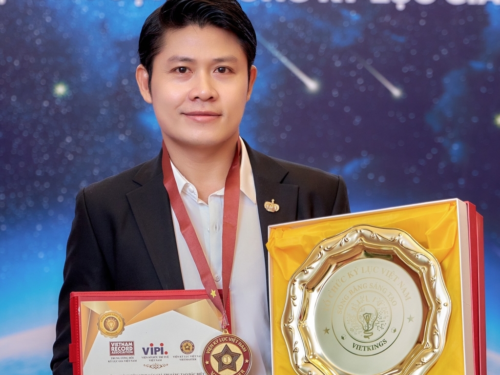 Nguyễn Văn Chung được vinh danh giải thưởng 'Sống bằng sáng tạo'