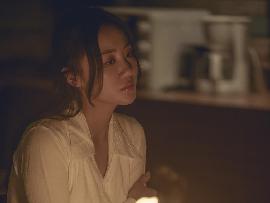 Văn Mai Hương tung teaser audio 'Một ngàn nỗi đau', chính thức trở lại dòng nhạc ballad lụi tim
