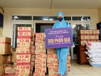 Hoa hậu Khánh Vân ủng hộ 300 phần quà cho người lao động nghèo và người trong khu cách ly phong tỏa tại TP.HCM