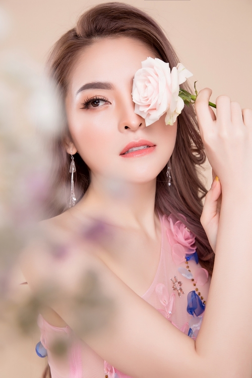 Saka Trương Tuyền đồng hành cùng các chiến sĩ tuyến đầu chống dịch bằng lời động viên 'Cảm ơn nhé chồng ơi!'